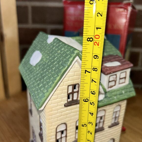 Vintage 1992 Dickens Collectibles Holiday Tavern Porcelain Village House in Box - Picture 6 of 8